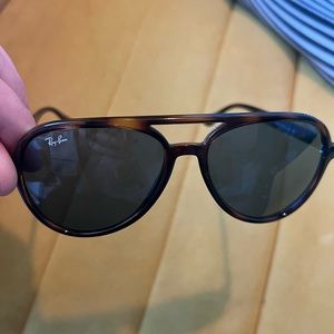 Ray-Ban RB4125 Cats 5000 Aviator Sunglasses